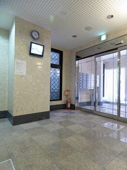 1K Apartment for Rent in Hakata Ward, Fukuoka - 37m² - Thumbnail 3