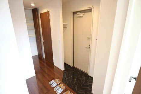 2LDK Apartment for Rent in Hirakata, Osaka - Thumbnail 4