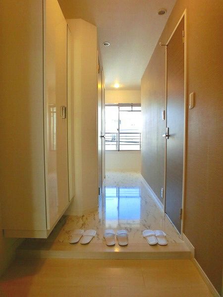 1LDK Apartment for Rent Near Yakuin-Odori Station, Fukuoka - Thumbnail 3