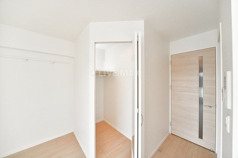 1K Apartment for Rent in Chuo Ward, Fukuoka City - Thumbnail 3