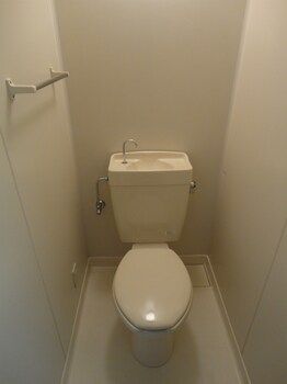 1K Apartment for Rent in Joto Ward, Osaka Near Gamo 4-chome Station - Thumbnail 4