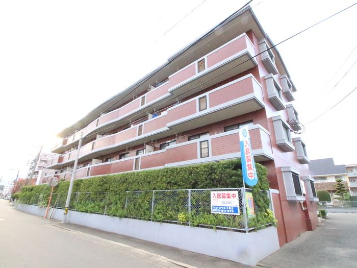 3LDK Apartment for Rent in Hakata-ku, Fukuoka | 70.9m² - Thumbnail 2
