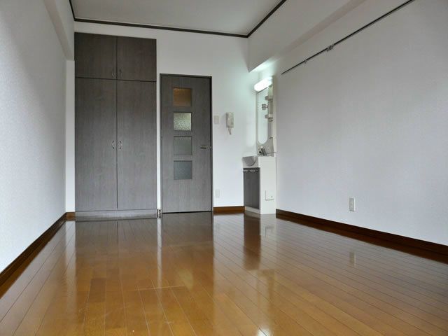 1K Apartment for Rent in Chuo-ku, Fukuoka City - Thumbnail 4