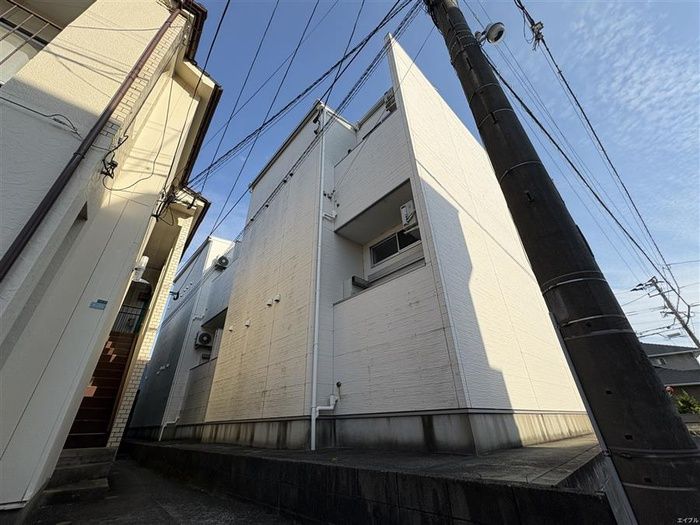 1K Designer Apartment Near Kyushu Sangyo University Mae - Thumbnail 3