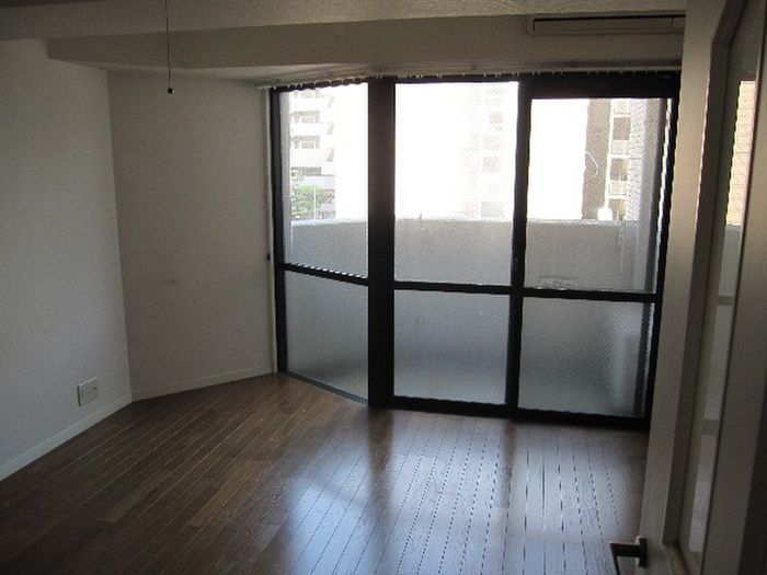 1K Apartment for Rent in Hakata-ku, Fukuoka City - Thumbnail 2