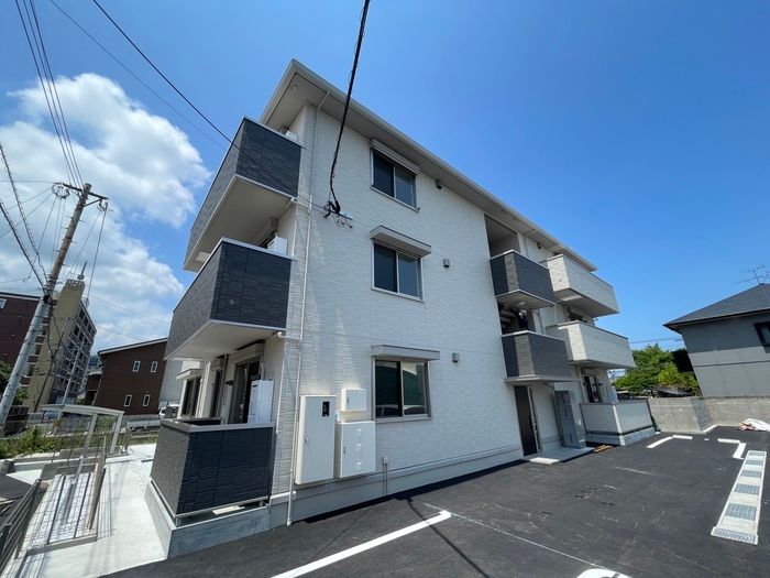 Modern 1LDK Apartment for Rent in Moji, Kitakyushu - Thumbnail 2