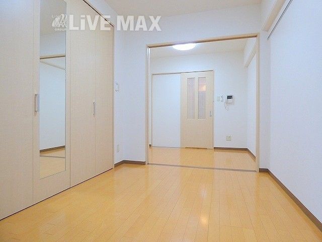 2K Apartment for Rent near Hakata Station, Fukuoka - Thumbnail 3