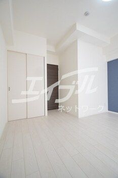 1K Apartment for Rent in Joto-ku, Osaka - 23m² - Thumbnail 4