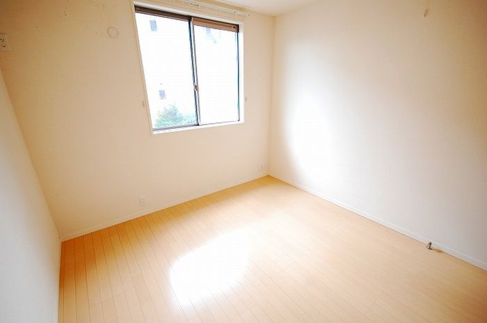 2LDK Apartment for Rent in Kokura Minami-ku, Fukuoka - Thumbnail 2