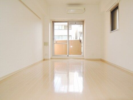 1K Apartment for Rent in Chuo Ward, Osaka, 30.09m² - Thumbnail 3