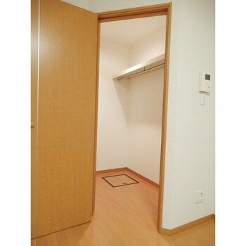1K Apartment for Rent in Joto Ward, Osaka Near Gamo 4-chome Station - Thumbnail 2