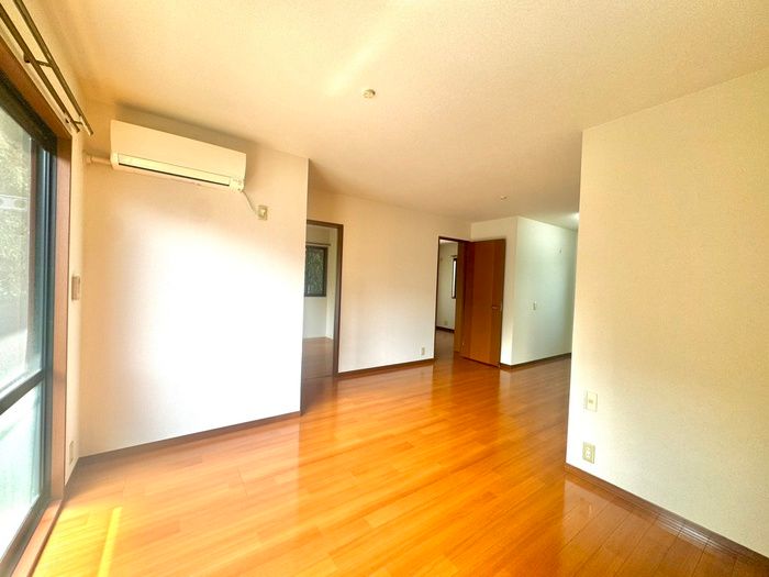 2LDK Apartment for Rent in Moji Ward, Kitakyushu - Thumbnail 4