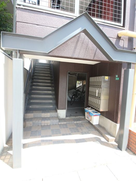 1K Apartment for Rent Near Anō Station in Kitakyushu - Thumbnail 2