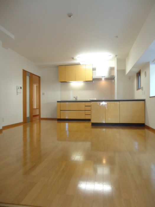 4LDK Apartment for Rent in Chuo-ku, Fukuoka – 82.26m² - Thumbnail 3
