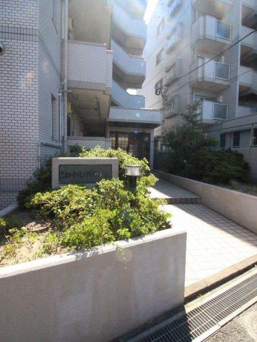 2DK Apartment for Rent in Wakamatsu-ku, Kitakyushu - 42m² - Thumbnail 3