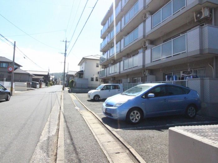 2DK Apartment for Rent in Wakamatsu-ku, Kitakyushu - 42m² - Thumbnail 2