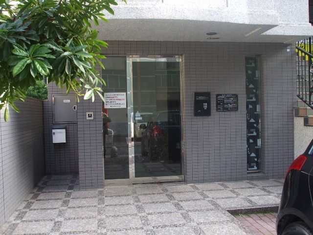 1K Apartment for Rent in Chuo Ward, Fukuoka City - Thumbnail 3