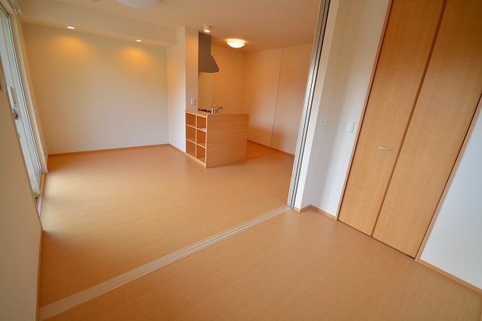 2LDK Apartment for Rent in Kokuraminami-ku, Kitakyushu - Thumbnail 2