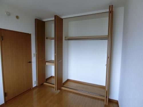 2LDK Apartment for Rent in Fukuoka City Higashi-ku - Thumbnail 4