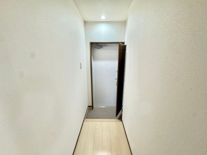 2LDK Apartment for Rent in Wakamatsu-ku, Kitakyushu - Thumbnail 3