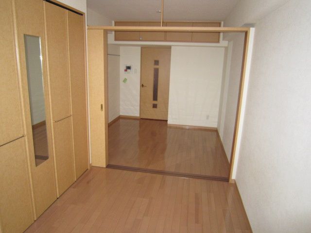 2K Apartment for Rent in Hakata-ku, Fukuoka - 23.92m² - Thumbnail 3