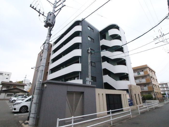 2LDK Pet-Friendly Apartment for Rent in Hakata-ku, Fukuoka - Thumbnail 2