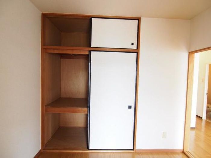 2LDK Apartment for Rent in Wakamatsu-ku, Kitakyushu, Fukuoka - Thumbnail 4