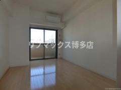 1K Apartment Near Hakata Station in Fukuoka City - Thumbnail 4