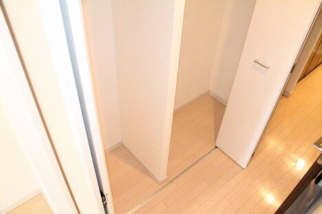 1K Apartment for Rent in Chuo Ward, Osaka - Thumbnail 2