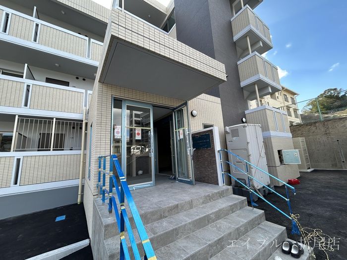 Modern 1LDK+S Apartment for Rent in Yahatanishi-ku, Kitakyushu - Thumbnail 2
