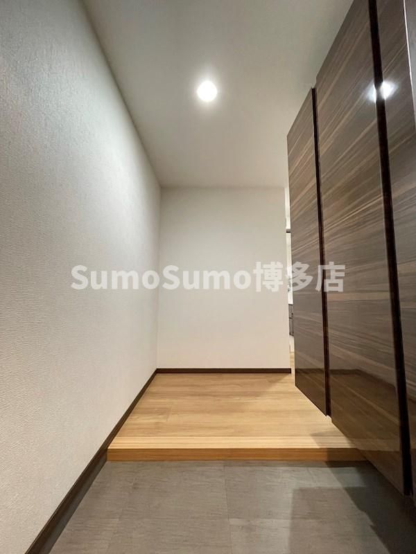 2LDK Apartment for Rent in Fukuoka Chuo Ward, 68.91m² - Thumbnail 3