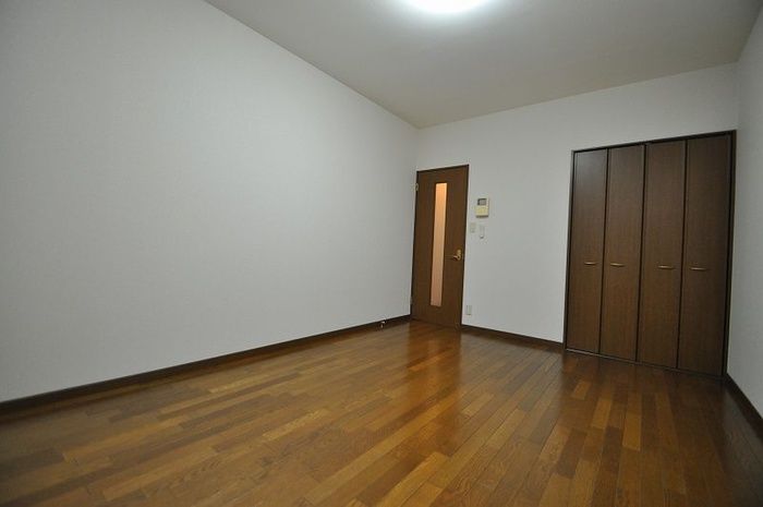 1K Apartment for Rent in Wajiro, Higashi-ku, Fukuoka - Thumbnail 2