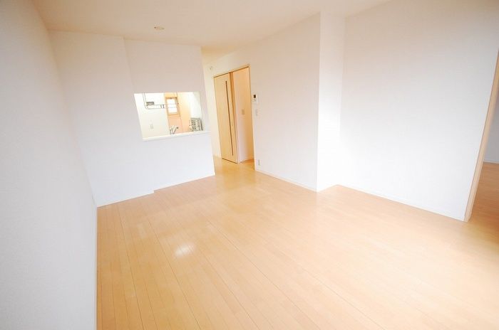 2LDK Apartment for Rent in Kokura Minami Ward, Kitakyushu - Thumbnail 3