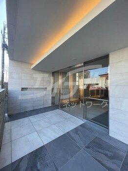 1K Apartment for Rent in Joto Ward, Osaka City - Thumbnail 3