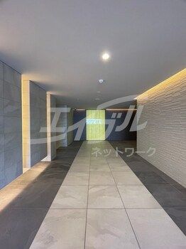 1K Apartment for Rent in Joto Ward, Osaka City - Thumbnail 4