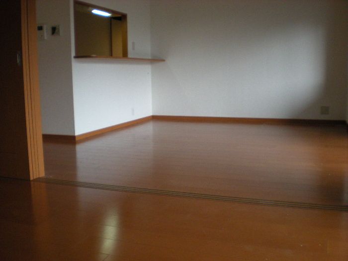 2LDK Apartment for Rent in Hakozaki, Fukuoka - Thumbnail 2