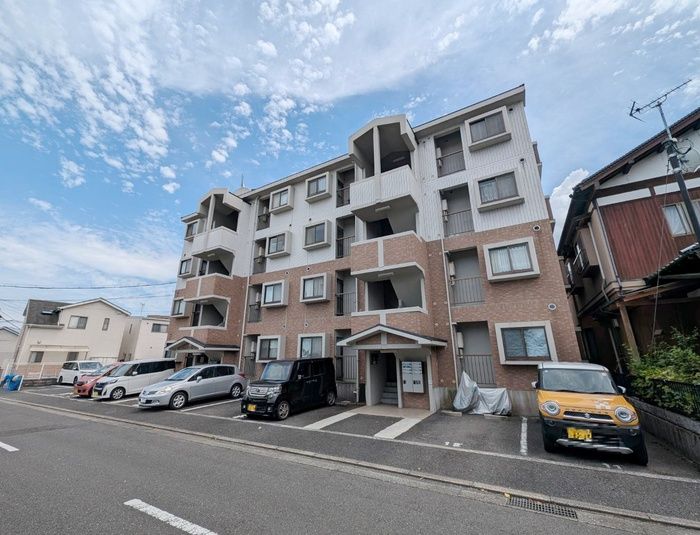 2LDK Apartment for Rent in Kokura Minami-ku, Kitakyushu - Thumbnail 2