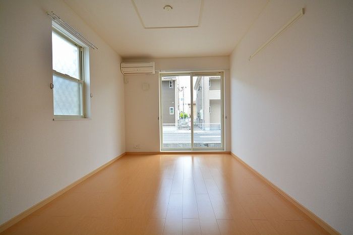 2DK Apartment for Rent in Moji-ku, Kitakyushu, Fukuoka - Thumbnail 3