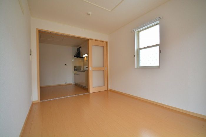 2DK Apartment for Rent in Moji-ku, Kitakyushu, Fukuoka - Thumbnail 4