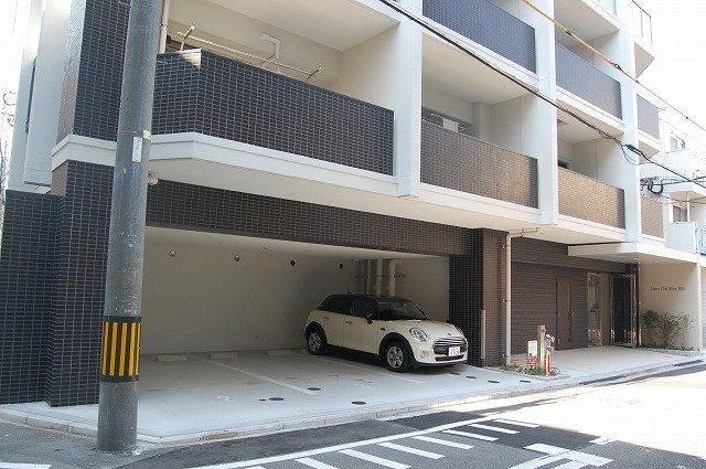 1LDK Corner Apartment in Chuo Ward, Fukuoka - Thumbnail 2