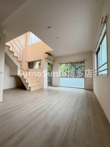 Spacious 1LDK Maisonette Apartment for Rent in Minami Ward, Fukuoka - Thumbnail 3
