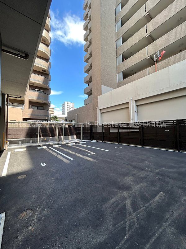 Modern 1LDK Apartment for Rent in Hakata-ku, Fukuoka - Thumbnail 2