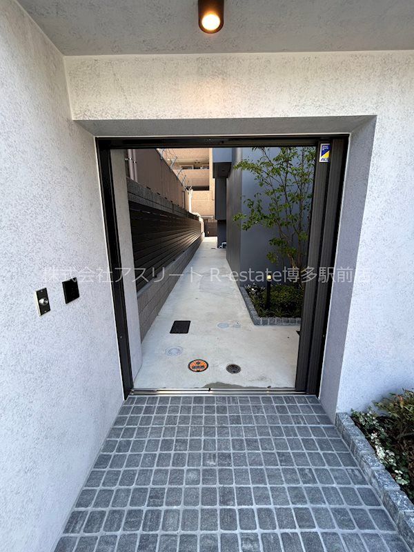 Modern 1LDK Apartment for Rent in Hakata-ku, Fukuoka - Thumbnail 3