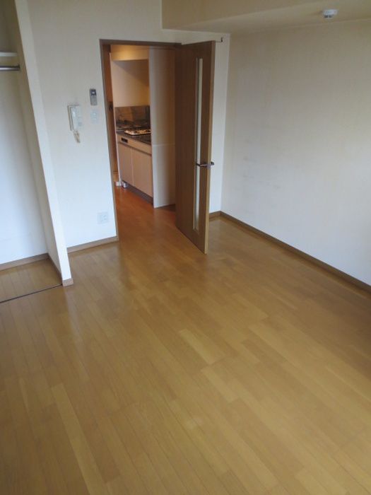 1K Apartment in Fukuoka's Mado District Near Yoshizuka Station - Thumbnail 4