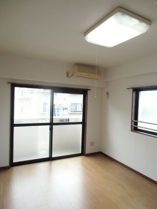 1K Apartment for Rent in Kokura Minami-ku, Kitakyushu - Thumbnail 4