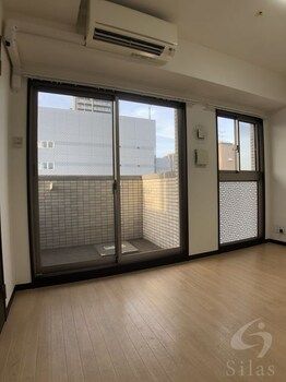 1K Corner Apartment for Rent in Kita-ku, Osaka Near Multiple Stations - Thumbnail 3
