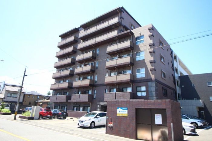3LDK Apartment for Rent in Tobata, Kitakyushu, 70.56m² - Thumbnail 2