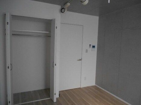 1K Apartment for Rent in Meguro-Honcho, Meguro-ku, Tokyo - Thumbnail 4