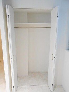 1K Apartment for Rent in Meguro-Honcho, Meguro-ku, Tokyo - Thumbnail 3