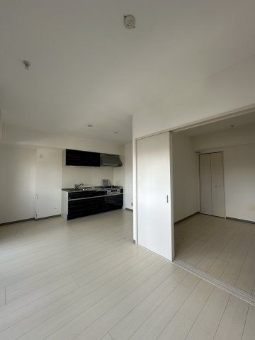 2LDK Apartment for Rent in Hakata Ward, Fukuoka - Thumbnail 3
